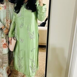 Elegant Green Embroidered Kurta Set - Pakistani Indian wear